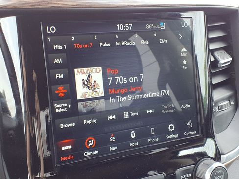 Used 2020 RAM 1500 Laramie AWD/4WD image 7