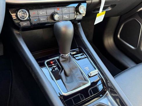 Certified 2025 Jeep Compass Latitude image 16