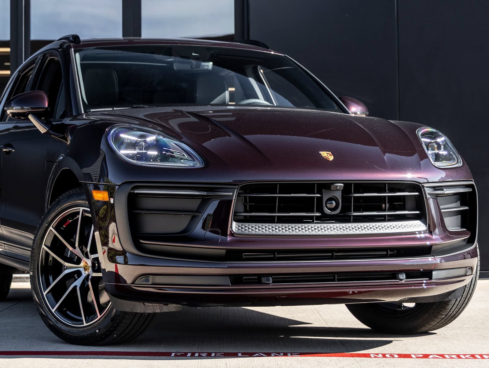 Certified 2026 Porsche Macan AWD/4WD image 9