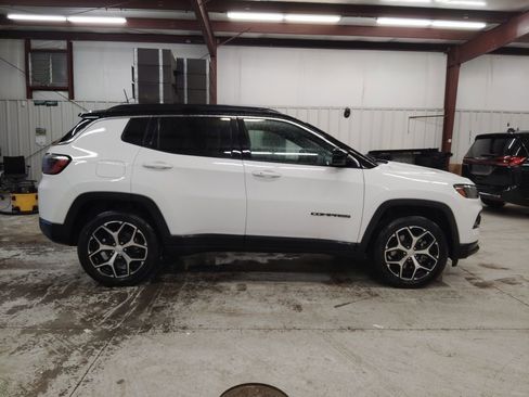 Used 2024 Jeep Compass Limited image 6