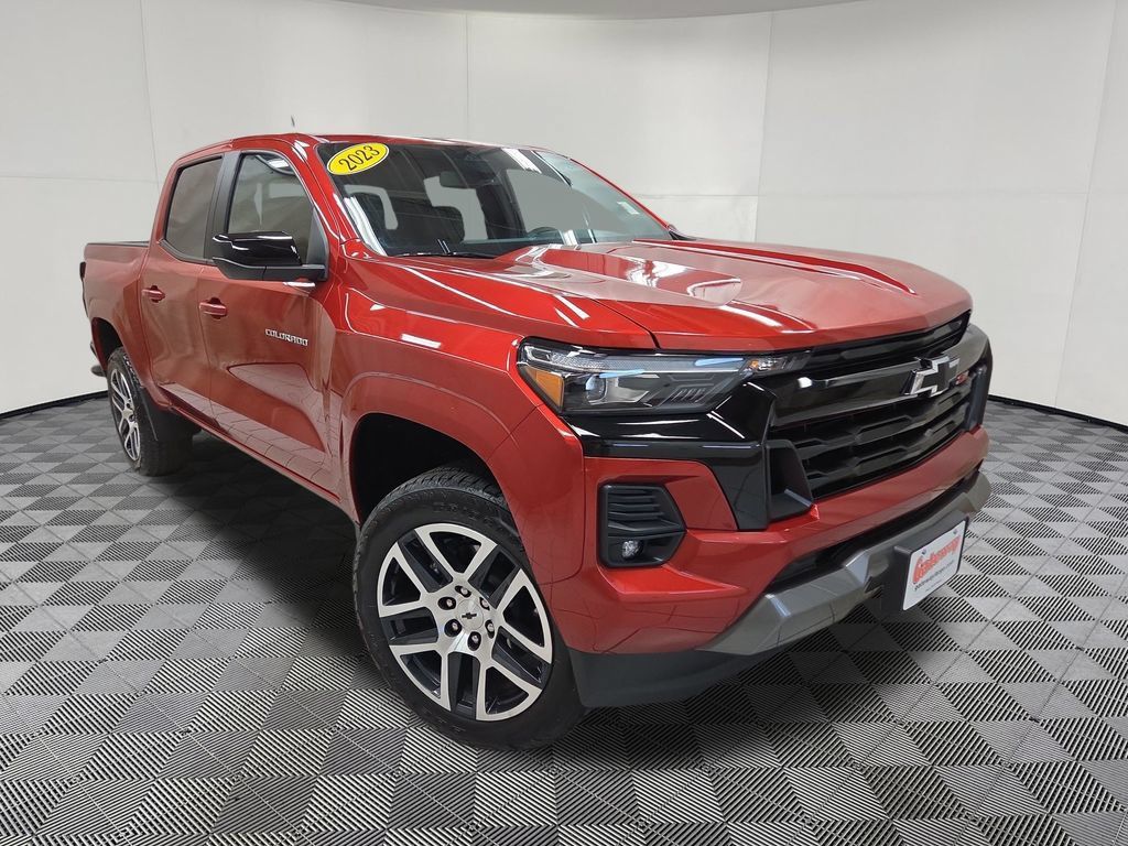 Used 2023 Chevrolet Colorado Z71 w/ Z71 Convenience Package 2 AWD/4WD image 3