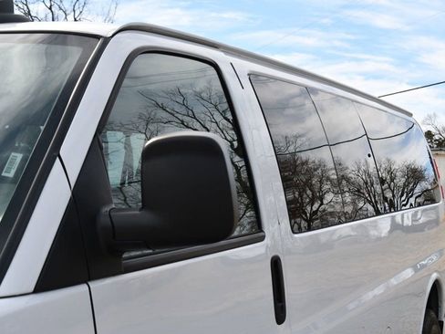 Used 2022 Chevrolet Express 3500 LS image 5