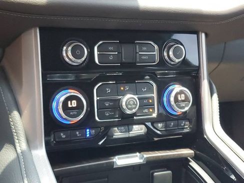 Used 2022 GMC Yukon XL Denali AWD/4WD image 19