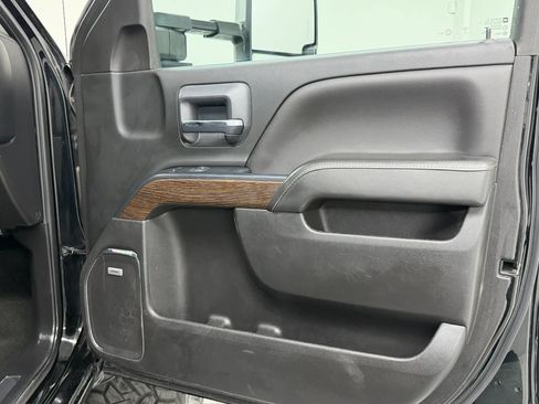 Used 2018 GMC Sierra 2500 Denali w/ Duramax Plus Package AWD/4WD image 74