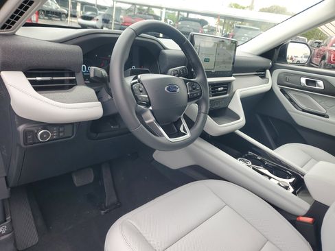 New 2026 Ford Explorer Platinum w/ LUX Leather Package image 9