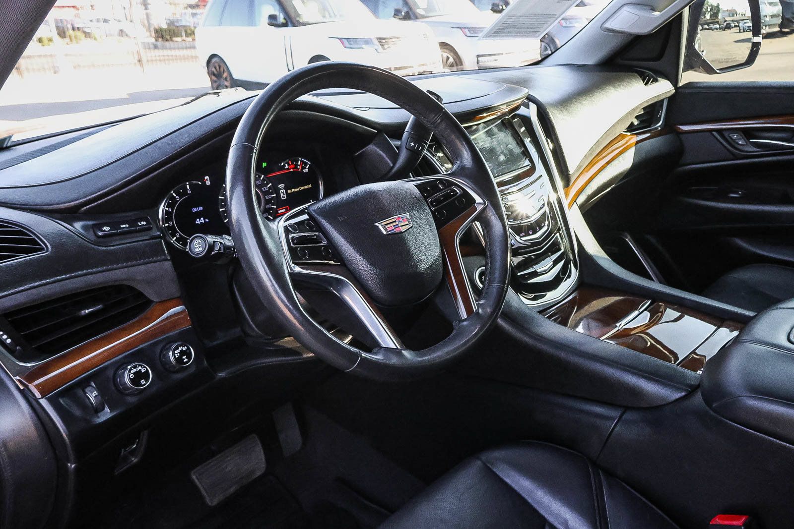 Used 2019 Cadillac Escalade Premium Luxury w/ Escalade Sport Edition AWD/4WD image 25