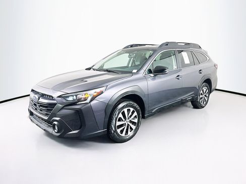Used 2025 Subaru Outback Premium image 3