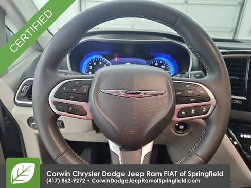 Certified 2024 Chrysler Pacifica Touring-L image 22