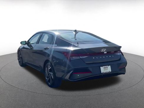 Used 2025 Hyundai Elantra SEL image 11