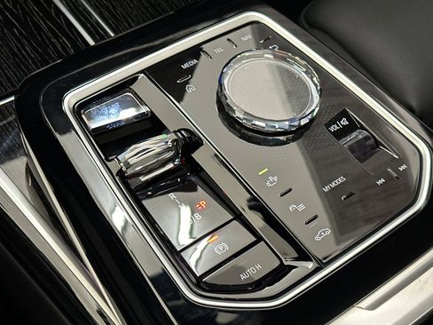 Certified 2024 BMW i7 xDrive60 AWD/4WD image 17