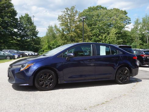 Used 2020 Toyota Corolla LE FWD image 2