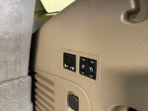 Used 2018 GMC Yukon SLT w/ Premium Edition image 29