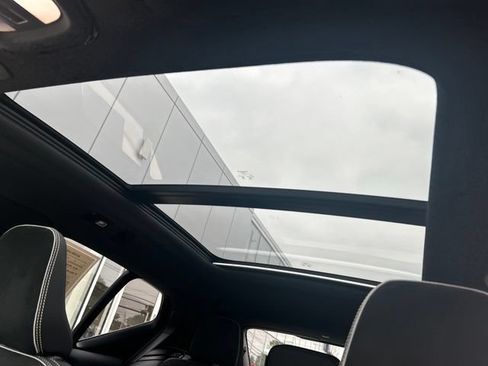Certified 2025 Volvo XC40 B5 Plus AWD/4WD image 28