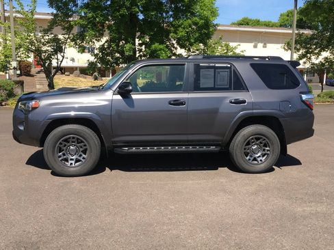 Used 2020 Toyota 4Runner Venture w/ Moonroof Package AWD/4WD image 3