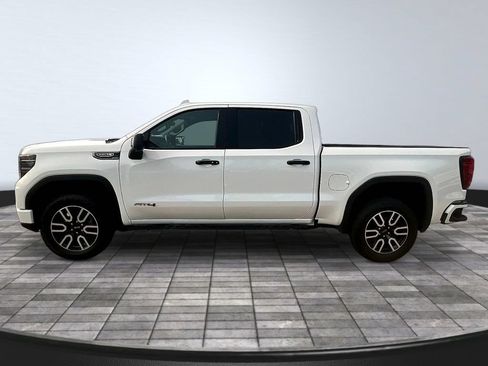 Used 2022 GMC Sierra 1500 AT4 w/ AT4 Premium Package AWD/4WD image 4