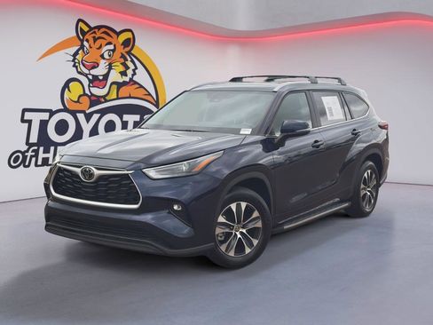 Used 2025 Toyota Highlander XLE image 1
