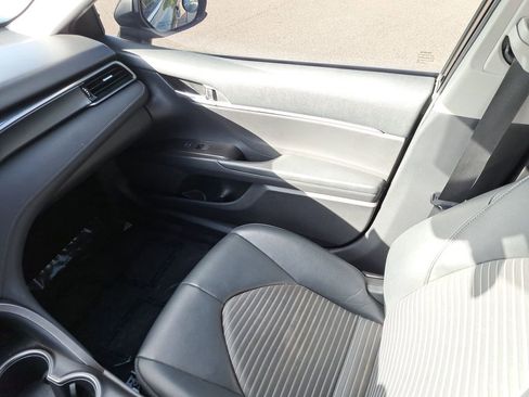 Used 2021 Toyota Camry SE image 11