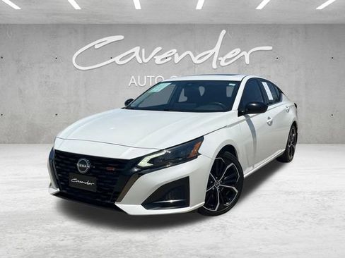 Used 2023 Nissan Altima 2.5 SR w/ SR Premium Package FWD image 1