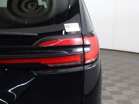 Used 2024 Chrysler Pacifica Touring-L FWD image 17