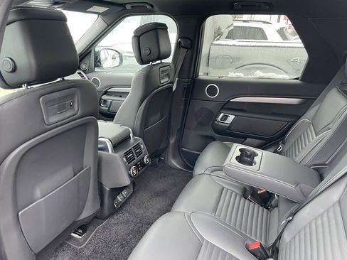 Certified 2024 Land Rover Discovery Dynamic SE image 30