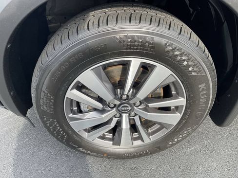 Used 2023 Nissan Pathfinder SL AWD/4WD image 10