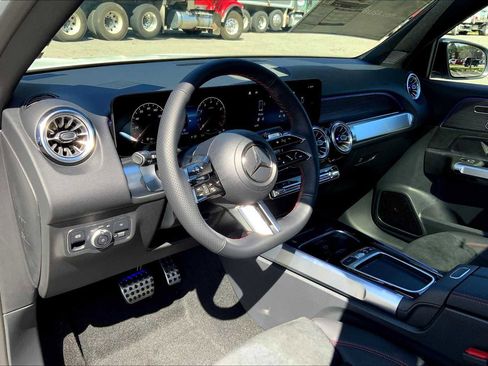 New 2026 Mercedes-Benz GLB 250 4MATIC image 9