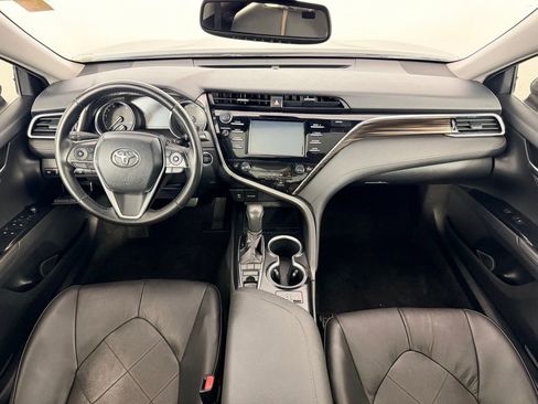Used 2018 Toyota Camry XLE image 11