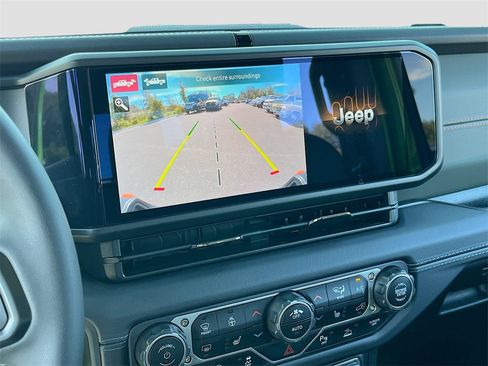 Certified 2025 Jeep Gladiator Mojave image 14