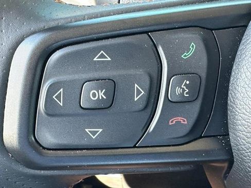 Used 2024 Jeep Gladiator Mojave w/ Technology Group image 18