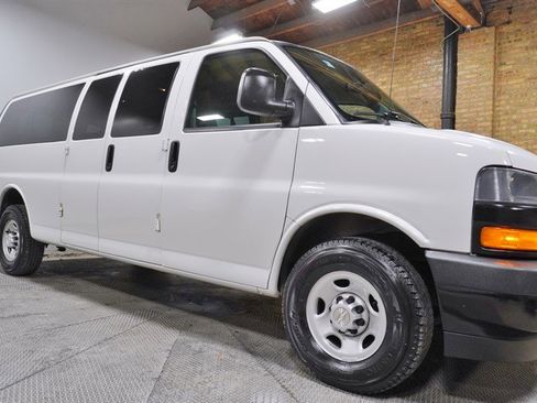 Used 2019 Chevrolet Express 3500 LS image 8