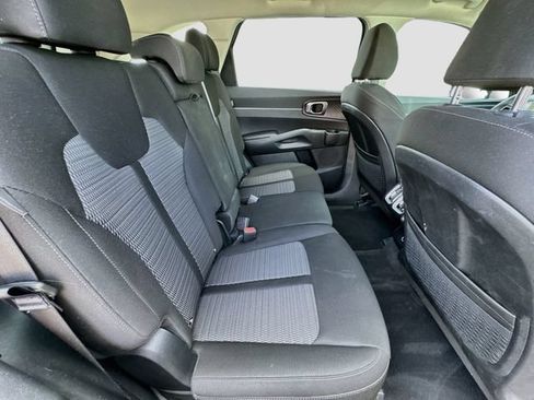 Used 2024 Kia Sorento LX FWD image 26