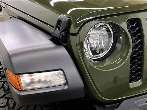 Used 2022 Jeep Gladiator Sport w/ Trailer Tow Package image 31