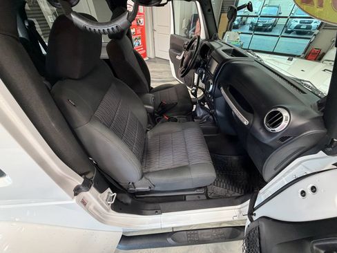 Used 2012 Jeep Wrangler Rubicon w/ PWR Convenience Group AWD/4WD image 44