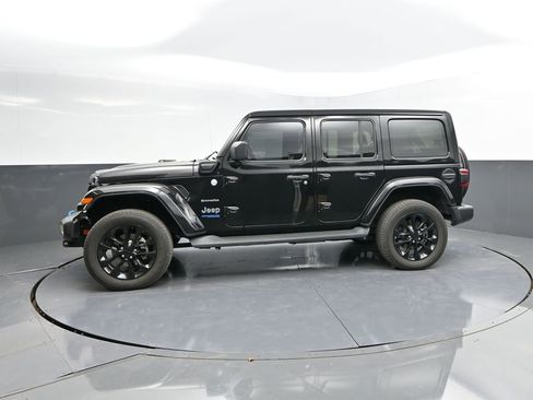 Used 2022 Jeep Wrangler Unlimited Sahara w/ Cold Weather Group image 4