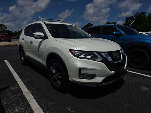 Used 2017 Nissan Rogue SL w/ SL Premium Package AWD/4WD image 2