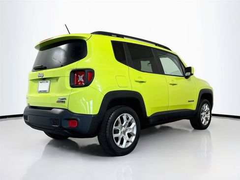 Used 2017 Jeep Renegade Latitude w/ Cold Weather Group AWD/4WD image 5