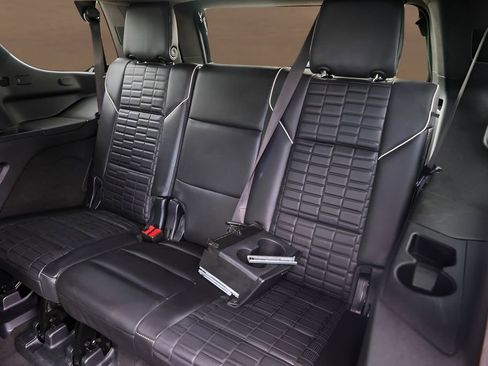 Used 2022 Cadillac Escalade Sport Platinum w/ LPO, ONYX Package AWD/4WD image 27
