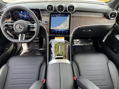 New 2025 Mercedes-Benz GLC 300 image 4