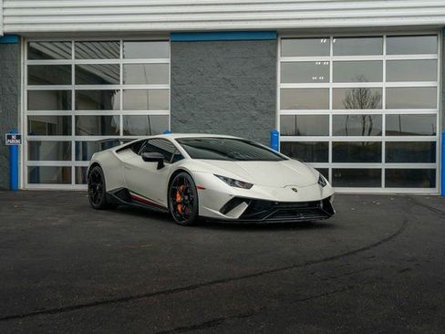 Used 2018 Lamborghini Huracan Performante image 30