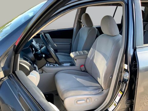 Used 2010 Toyota Highlander 2WD w/ Extra Value Pkg 2 image 7