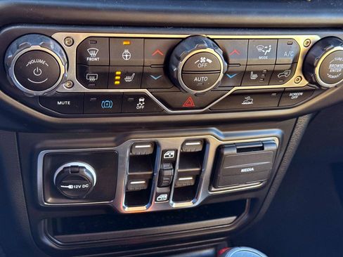 Used 2023 Jeep Wrangler Unlimited Sahara w/ Cold Weather Group image 17