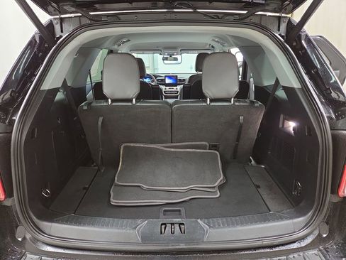 Used 2022 Ford Explorer XLT w/ XLT Sport Appearance Package AWD/4WD image 9