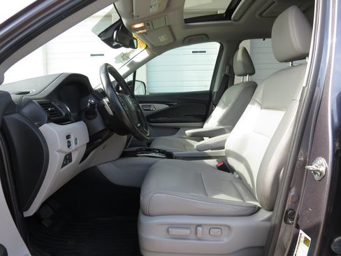 Used 2016 Honda Pilot Touring image 30