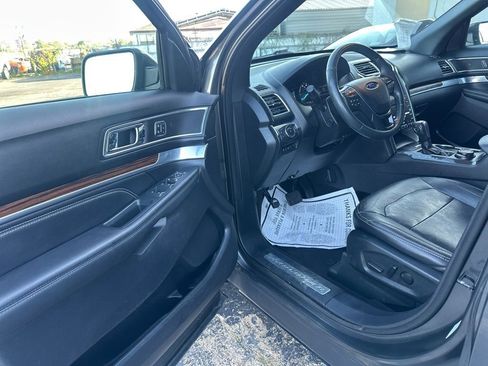 Used 2019 Ford Explorer Limited w/ Class III Trailer Tow Package image 15