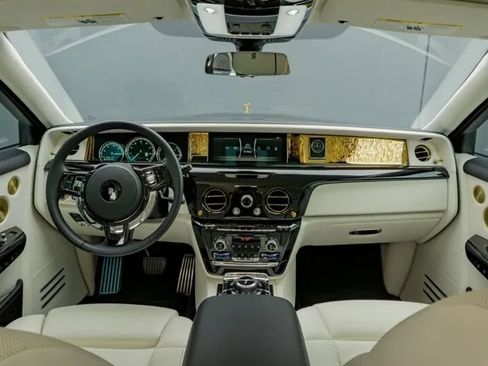 Used 2024 Rolls-Royce Phantom Sedan image 16