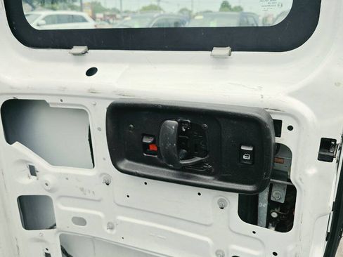 Used 2014 Chevrolet Express 2500 RWD image 16