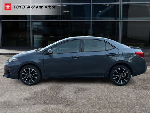 Used 2017 Toyota Corolla SE FWD image 3