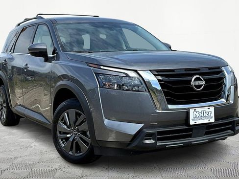 Used 2024 Nissan Pathfinder SV AWD/4WD image 12