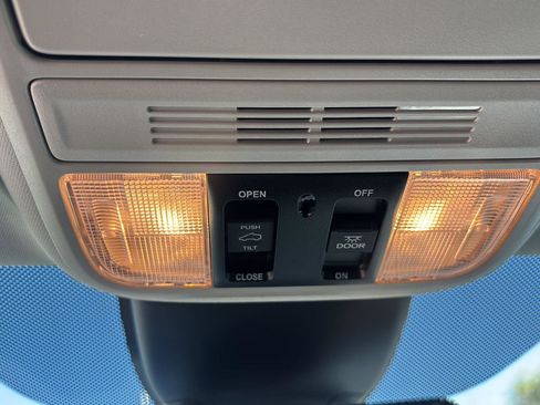 Used 2025 Honda Odyssey Elite image 18