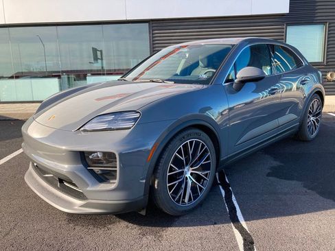 Used 2025 Porsche Macan 4S Electric image 6